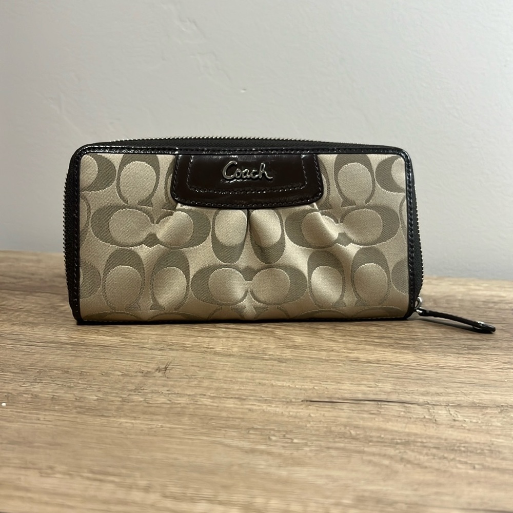 Coach wallet. Never been used.
